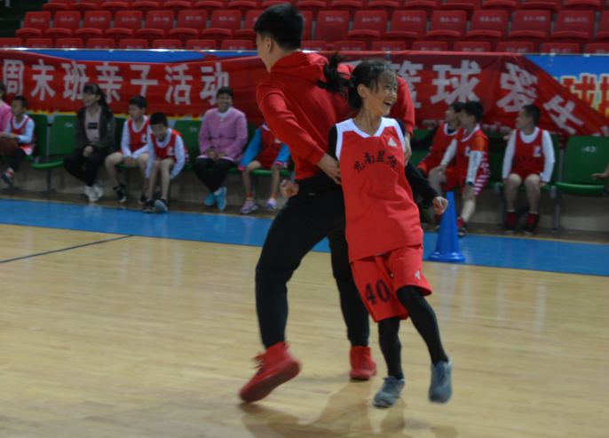 业余篮球爱好者在哪里可以找到表演赛资源_2